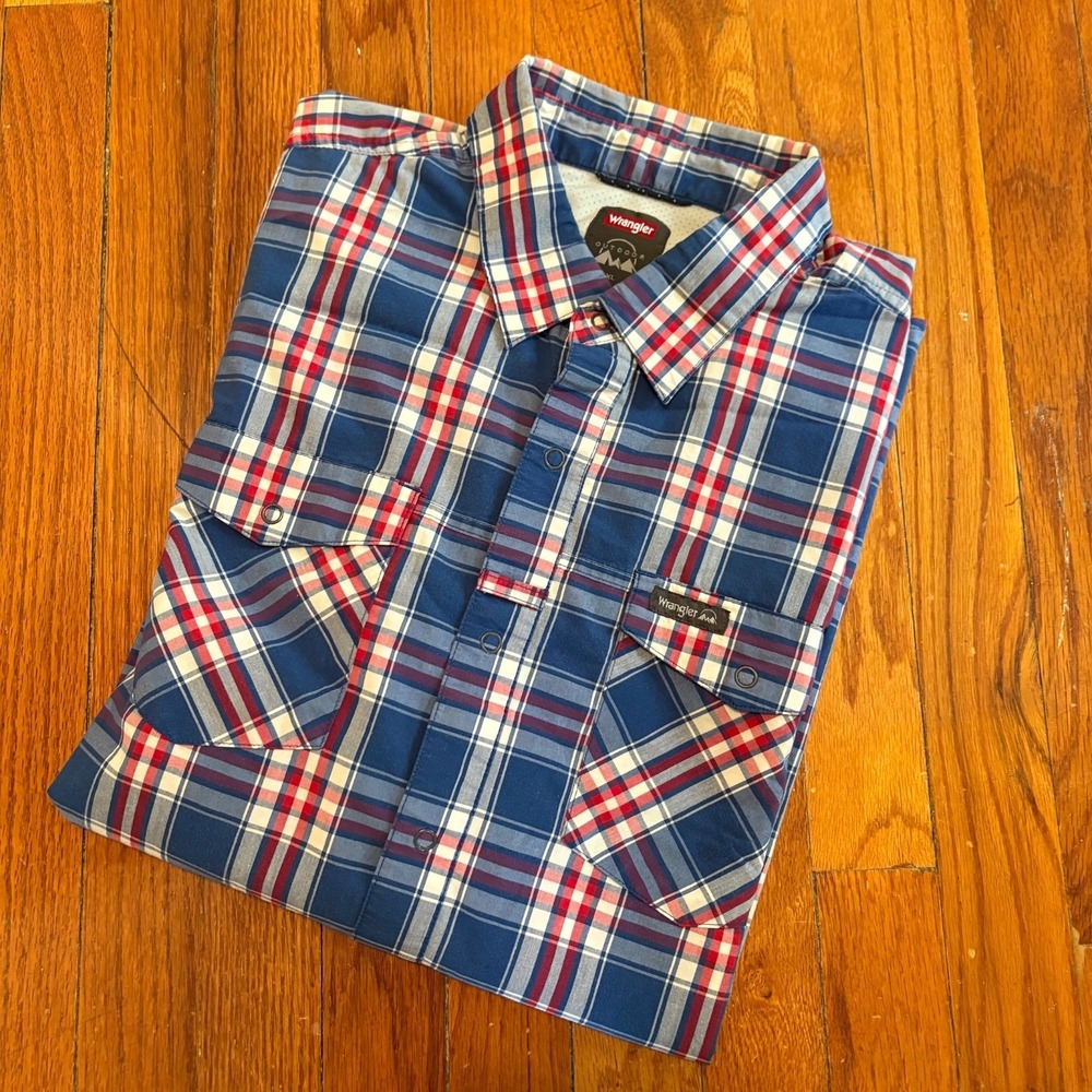 Wrangler Outdoor Mens XL Red White Blue Plaid Snap Front Short Sleeve Shirt